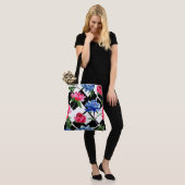 Tasche für blaues Floral-Wasser (Am Model)