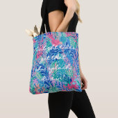 Tasche in stilvoller Grafik (Von Nahem)