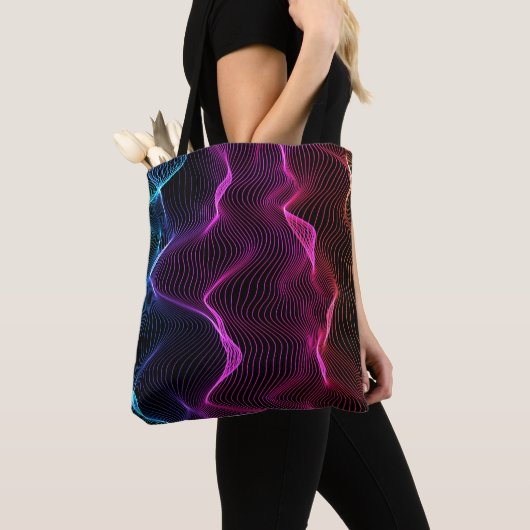 Tasche mit abstrakten wellenförmigen Linien in leb (Von Nahem)