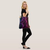 Tasche mit abstrakten wellenförmigen Linien in leb (Am Model)