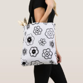 Tasche mit Cartoon-Blumen (Von Nahem)
