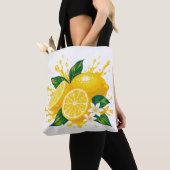 Tasche mit einem hellen Zitronenmuster (Von Nahem)