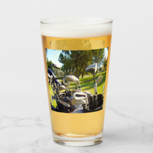 Tasche mit Golf Clubs, Bier Glas