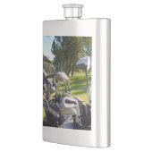 Tasche mit Golf Clubs, klassischer Hip Flask Flachmann (Links)