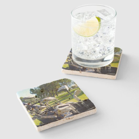 Tasche mit Golf Clubs, Steinuntersetzer (Seitenansicht)