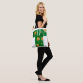 Tasche mit grün-gelbem Nagajuban-Design (Am Model)