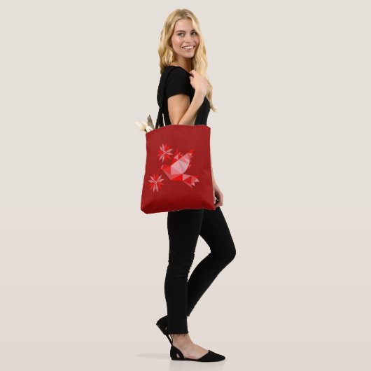 Tasche mit kreativem Vogel mit Blume (Am Model)