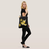 Tasche mit kreativem Vogel mit Blume (Am Model)