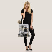 Tasche mit modernem Typografie-Design (Am Model)