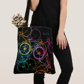 Tasche mit schwarzem Fahrrad mit farbigen Fahrräde (Von Nahem)