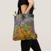 Tasche mit tanzenden Blumen (Von Nahem)
