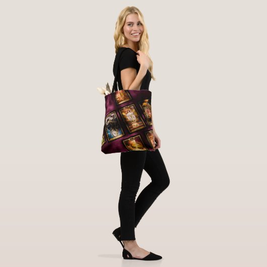 Tasche mit Tarot (Am Model)
