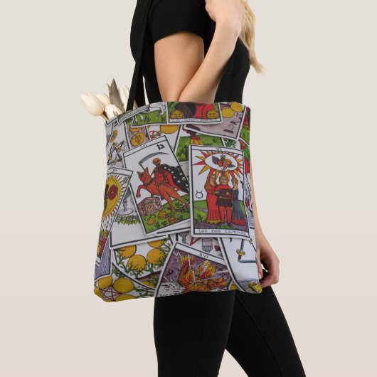 Tasche mit Tarot (Von Nahem)