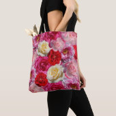 Tasche mit vielen Rosen (Von Nahem)