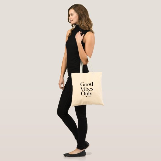 Tasche 'Nur gute Vibes' (Vorderseite (Model))