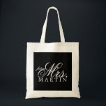 Taschen-Taschenzukunft Frau Tragetasche<br><div class="desc">Taschentasche mit Text für speziellen Tag,  addieren leicht Ihren kundenspezifischen Text und ändern die Hintergrundfarbe zum Anzug Ihre Art. Nachname wie gezeigt sind zweizeilig,  benutzen Singleraum oder verringern Textgröße,  um längere Namen in das Herz zu passen.</div>