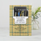 Taschenschützer Geek Geburtstag Einladung (Stehend Vorderseite)