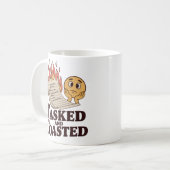 Tasked and Toasted | Arbeitsplatzchaos mit Humor Kaffeetasse (Vorderseite Links)