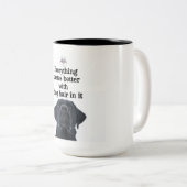 Tasse Alles schmeckt besser mit Hundefell (VorderseiteRechts)