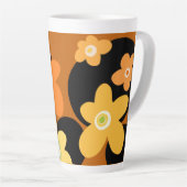 Tasse aus braunem Blumenmuster (Rechte Ecke)