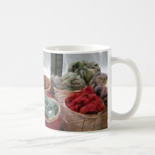 Tasse aus farbiger Wolle