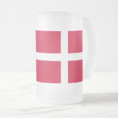 Tasse aus mattiertem Glas mit dänischer Flagge (VorderseiteRechts)