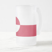 Tasse aus mattiertem Glas unter grönländischer Fla (VorderseiteRechts)