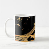Tasse aus schwarzem Marmor und Goldmedaille (Links)