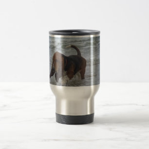 Tasse Basset Hound am Meer