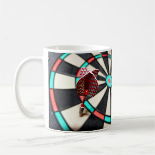 Tasse Dartboard und Dart