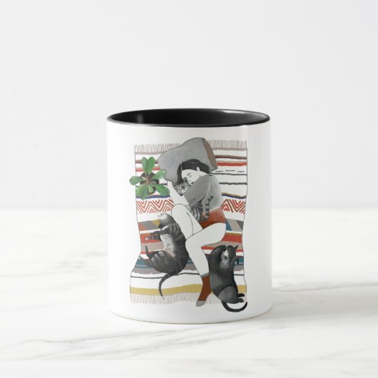 Tasse| Das Mädchen liegt bei drei Katzen und einer Tasse (Zentrum)