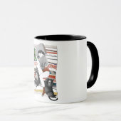 Tasse| Das Mädchen liegt bei drei Katzen und einer Tasse (VorderseiteRechts)