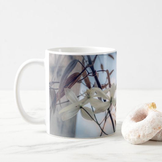 Tasse der Blume White Clematis (Mit Donut)