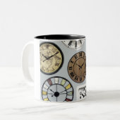 TASSE "DER CLOCK WATCHER" ODER 5 O'CLOCK ÜBERALL (Vorderseite Links)