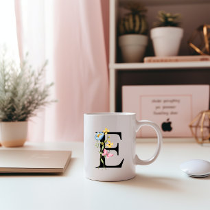 Tasse der ersten Floral Monogramm E