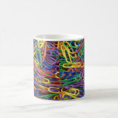 Tasse der farbigen Paperclips (Mittel)