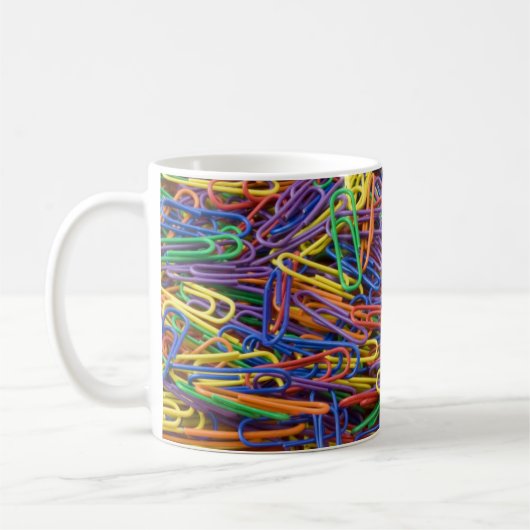 Tasse der farbigen Paperclips (Links)