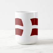 Tasse der Flagge Lettlands (Mittel)
