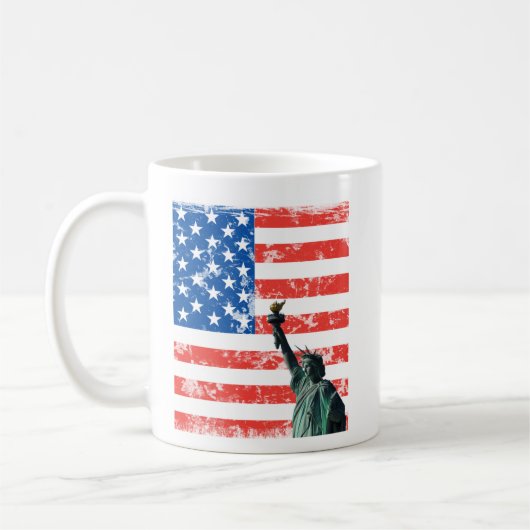 Tasse der Freiheit mit US Flagge-Hintergrund (Links)