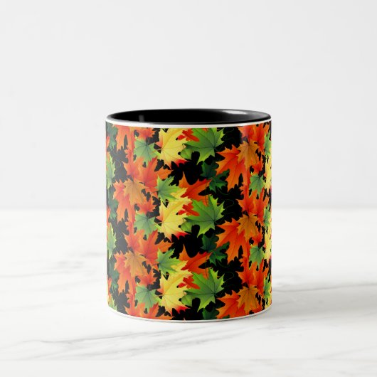 Tasse der Herbstlaub im Herbst (Mittel)