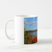 Tasse der Herbstwasseransicht (Links)