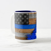Tasse der Holzplanken mit der dünnen blauen Linie (Vorderseite Links)