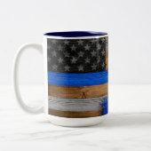 Tasse der Holzplanken mit der dünnen blauen Linie (Links)