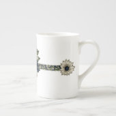 Tasse der hübschen Blauen und der Elfenbeinknochen (Rechts)