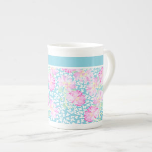 Tasse der hübschen China, Rosen, weiße Schmetterli