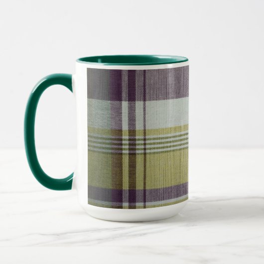 Tasse der karierten Keramik (Links)