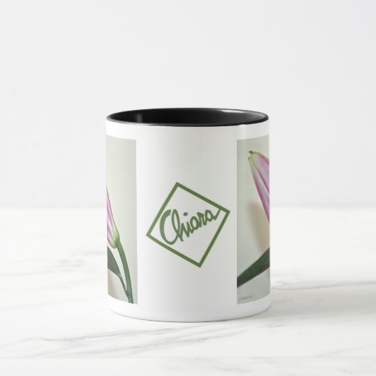 Tasse der Keramik mit Lily Bud, Black Handle und I (Zentrum)