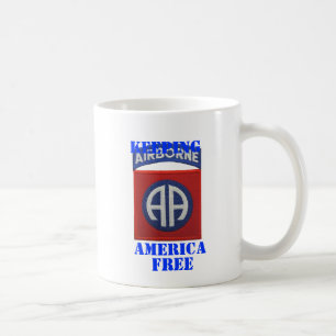 Tasse der Kriegsveteranen der 82. im Flugzeug Divi