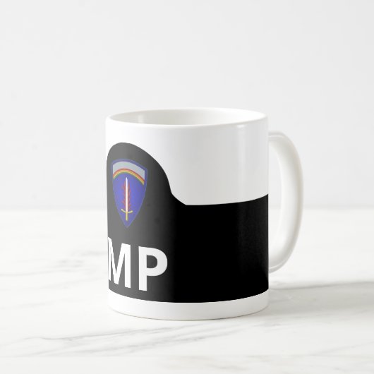 Tasse der Militärpolizei (VorderseiteRechts)