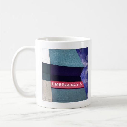 Tasse der Notfallabteilung (Links)
